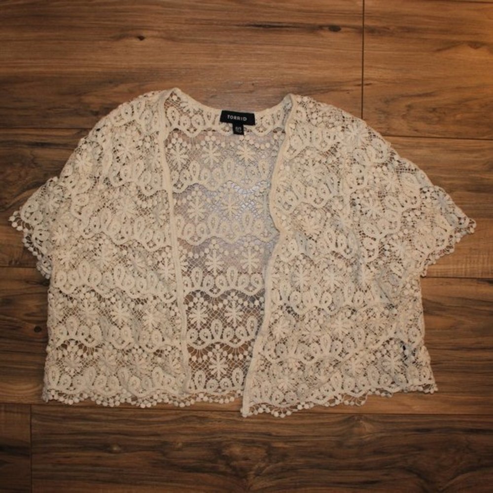 Torrid Ivory Crochet Short Sleeve Birch Lace Shrug - Picture 2 of 6